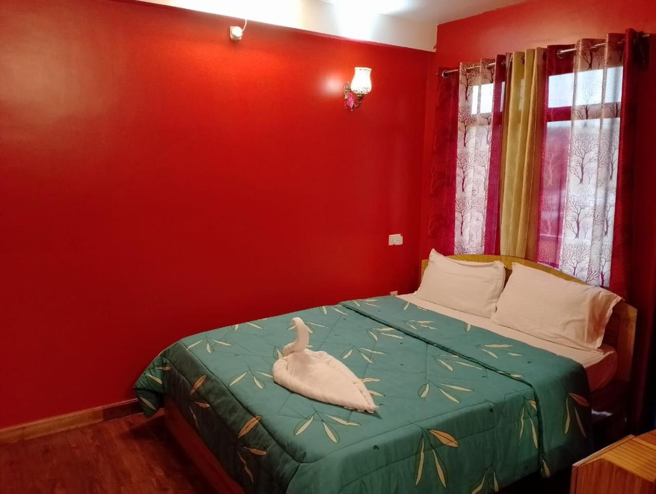 Aurora Guest House Шиллонг Экстерьер фото